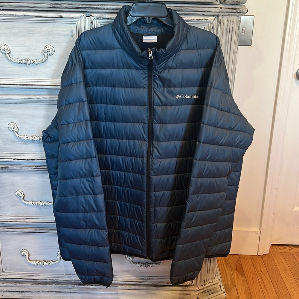 Almost new Columbia lightweight puffer coat!  XXL